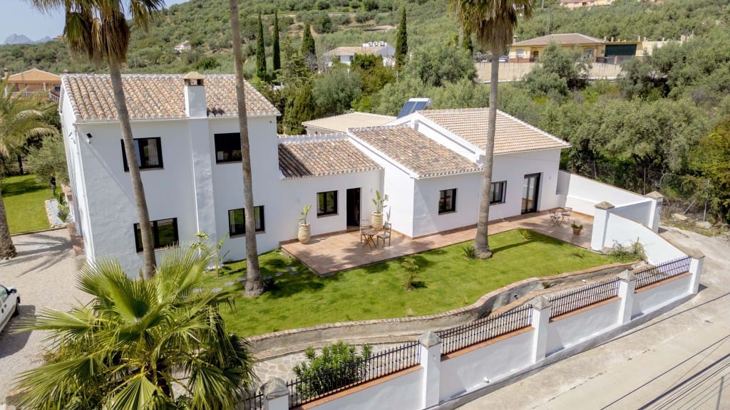 7 bedroom Finca/Country House for sale in Periana with pool - € 749,000 (Ref: 9683367)