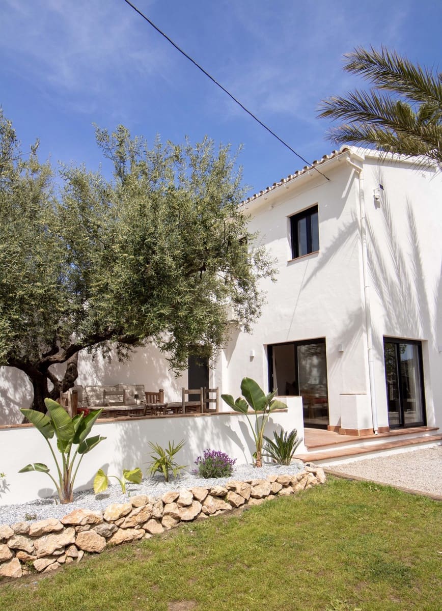 7 bedroom Finca/Country House for sale in Periana with pool - € 749,000 (Ref: 9683367)