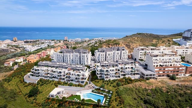 3 quarto Apartamento para venda em La Duquesa / Puerto de la Duquesa, Manilva com piscina - 355 000 € (Ref: 9966259)