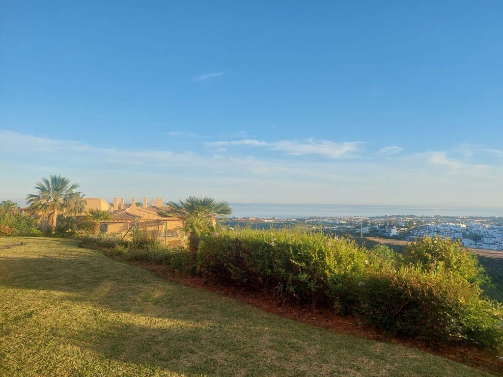 2 bedroom Apartment for sale in Benahavis with pool garage - € 525,000 (Ref: 9966261)