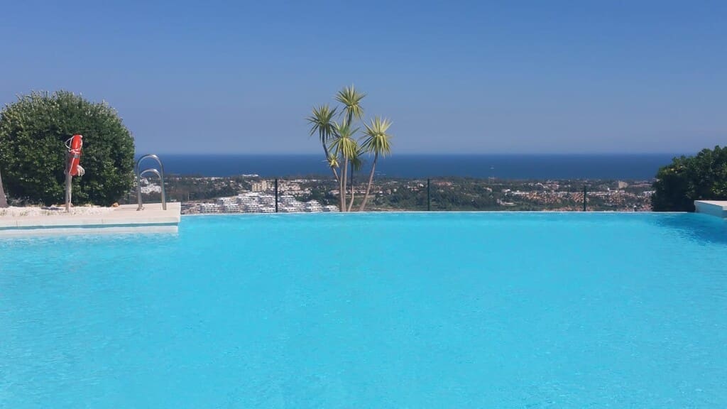 2 bedroom Apartment for sale in Benahavis with pool garage - € 525,000 (Ref: 9966261)