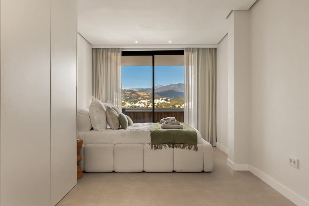 2 soverom Penthouse til salgs i Nueva Andalucia med svømmebasseng - € 995 000 (Ref: 9966263)