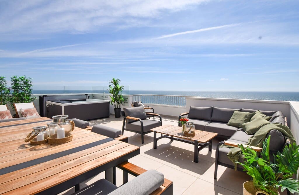 3 sypialnia Penthouse na sprzedaż w Fuengirola z basenem garażem - 1 197 000 € (Ref: 9967267)