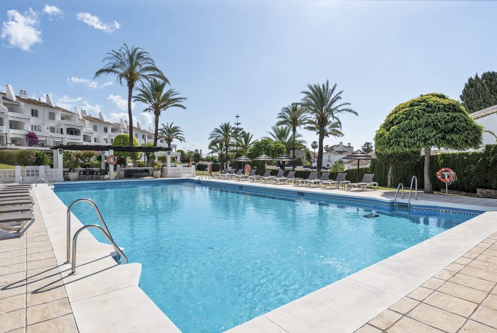 3 soverom Leilighet til salgs i Nueva Andalucia med svømmebasseng - € 875 000 (Ref: 9967274)