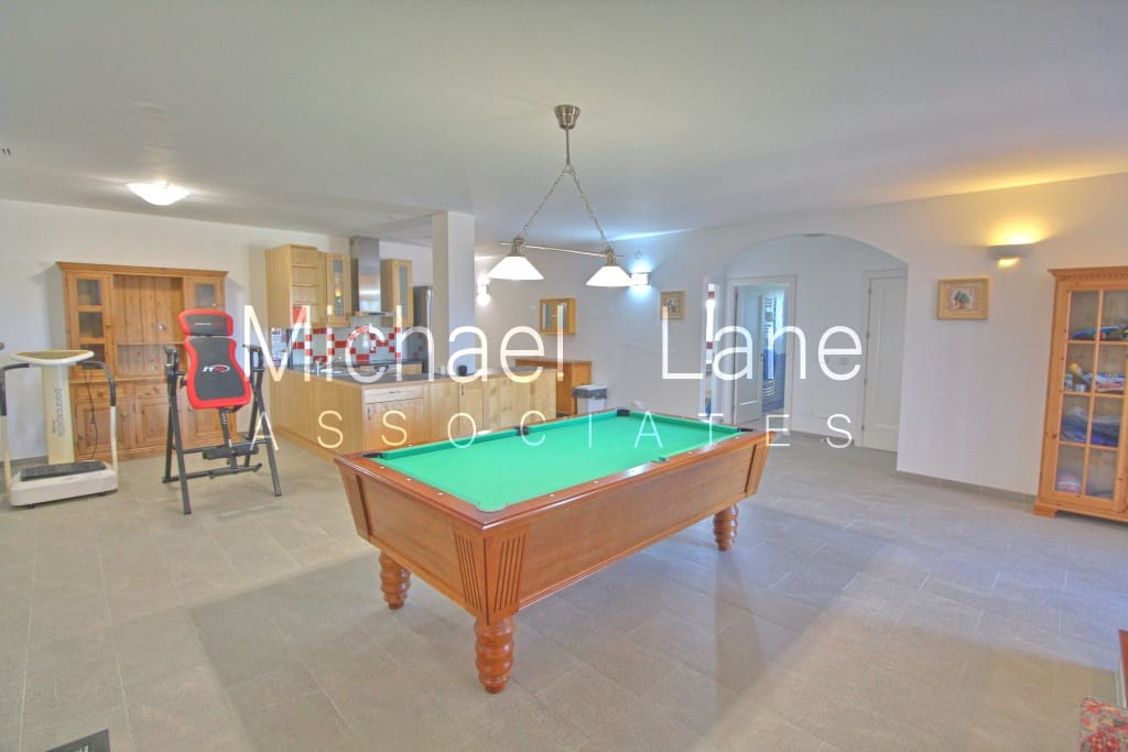 5 chambre Finca/Maison de Campagne à vendre à Estepona avec piscine garage - 3 400 000 € (Ref: 9967277)