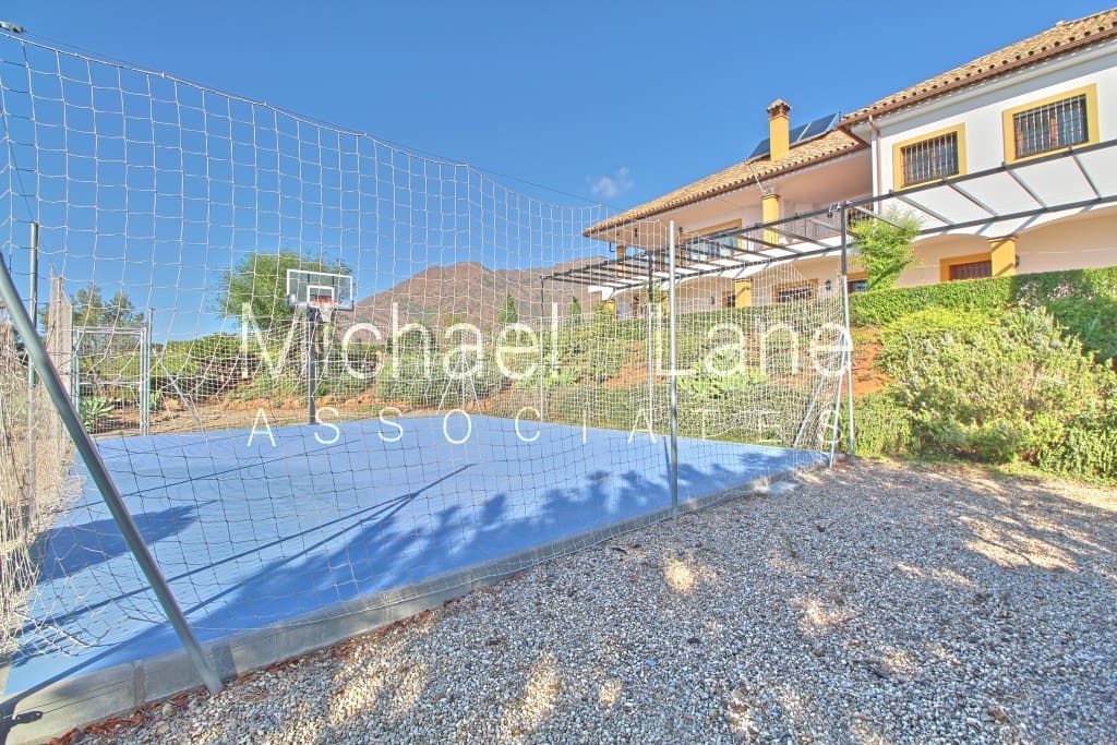 5 chambre Finca/Maison de Campagne à vendre à Estepona avec piscine garage - 3 400 000 € (Ref: 9967277)