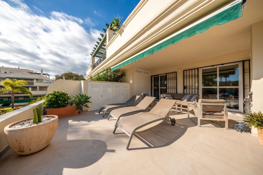 2 soverom Leilighet til salgs i Nueva Andalucia med svømmebasseng - € 595 000 (Ref: 9967280)