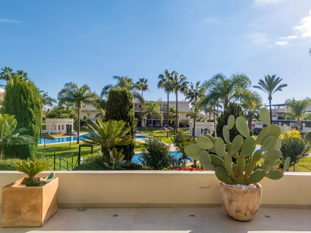 2 soverom Leilighet til salgs i Nueva Andalucia med svømmebasseng - € 595 000 (Ref: 9967280)