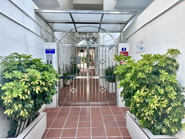 Garage à louer à Cortijo Torrequebrada, Benalmádena - 100 € (Ref: 9800017)