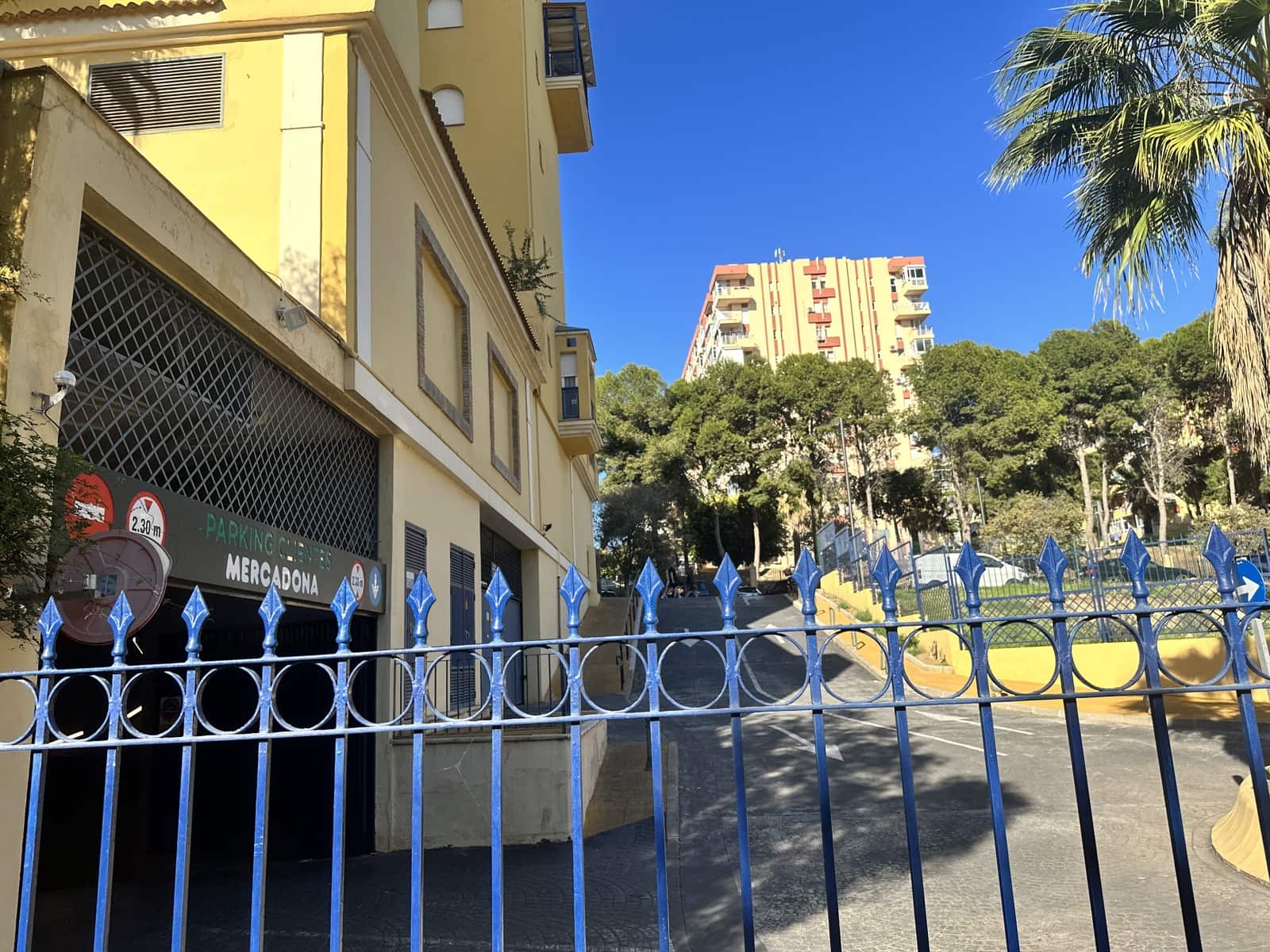 Huoneisto lomavuokrausta paikassa Benalmadena mukana uima-altaan 
autotalli - 790 € (Ref: 9800027)