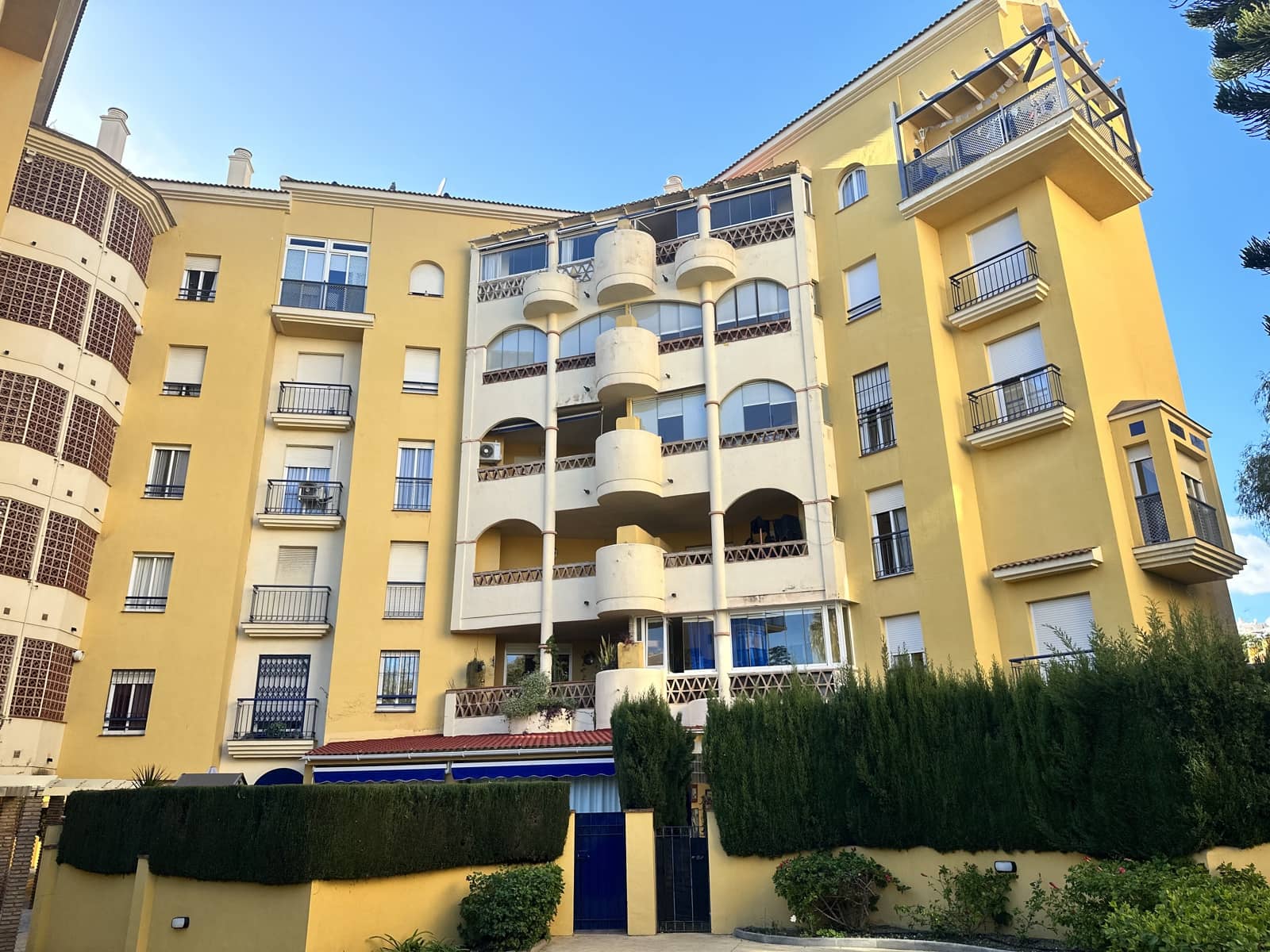 Huoneisto lomavuokrausta paikassa Benalmadena mukana uima-altaan 
autotalli - 790 € (Ref: 9800027)