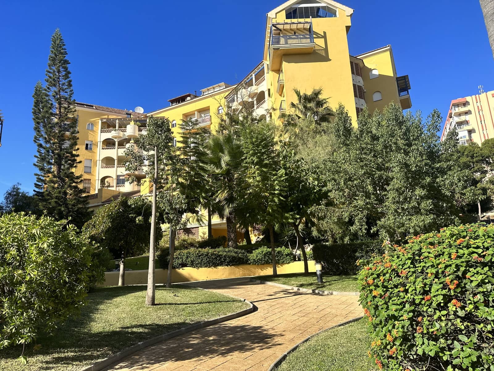 Huoneisto lomavuokrausta paikassa Benalmadena mukana uima-altaan 
autotalli - 790 € (Ref: 9800027)