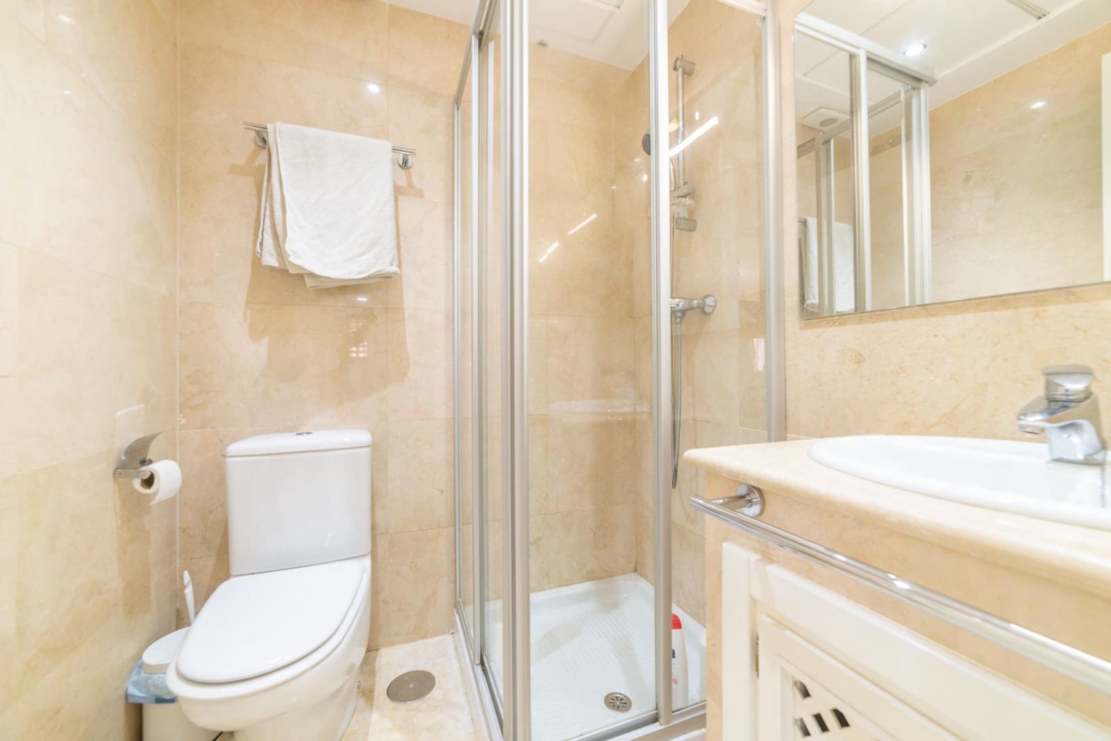 Piso de 3 habitaciones en Roda en venta con piscina garaje - 249.000 € (Ref: 10064657)