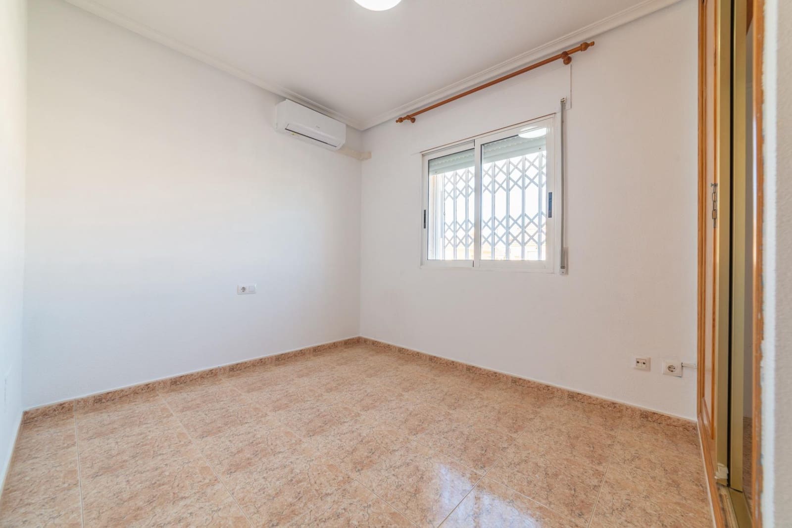 3 soveværelse Rækkehus til salg i Santiago de la Ribera med swimmingpool - € 178.500 (Ref: 9236828)