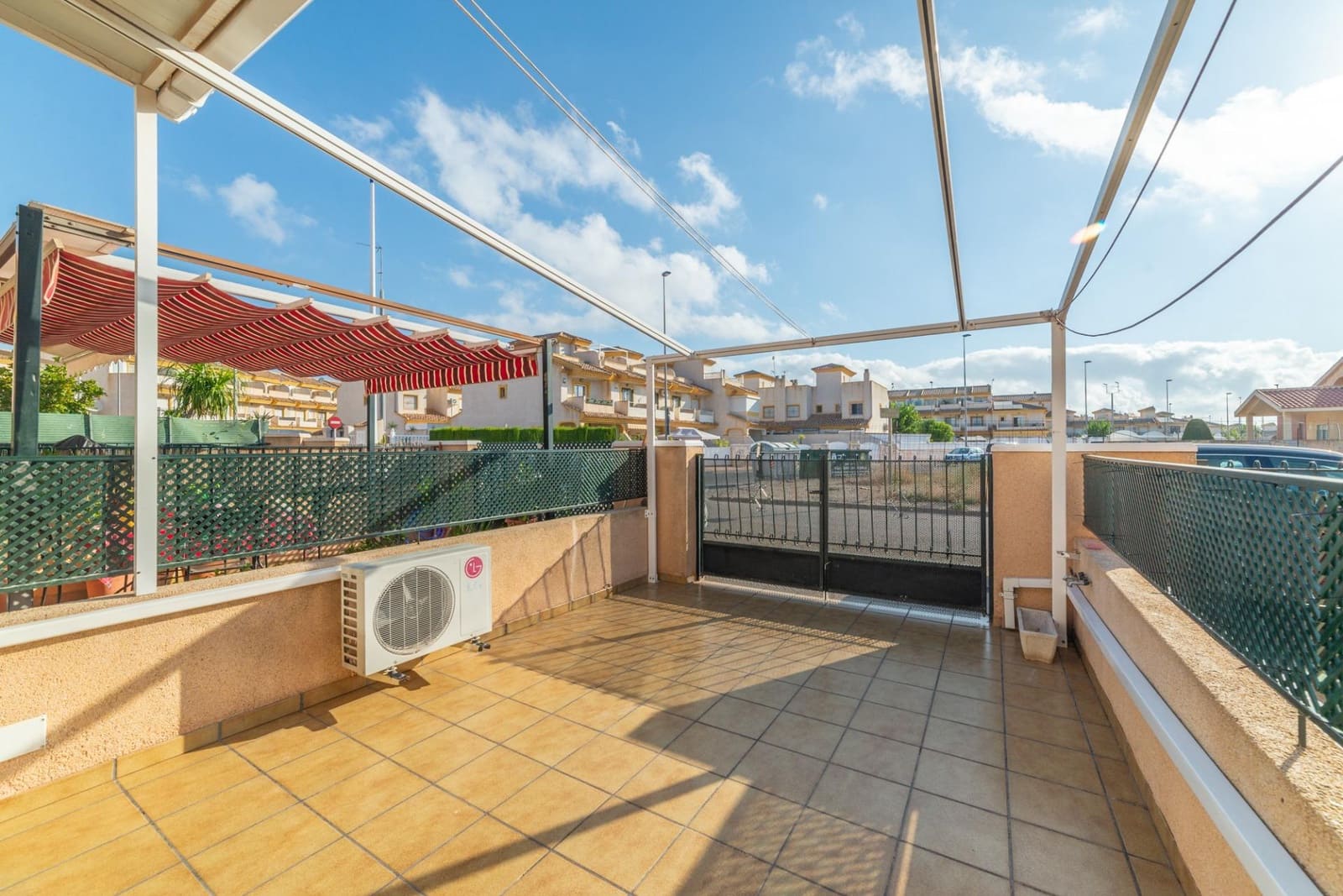 3 soveværelse Rækkehus til salg i Santiago de la Ribera med swimmingpool - € 178.500 (Ref: 9236828)