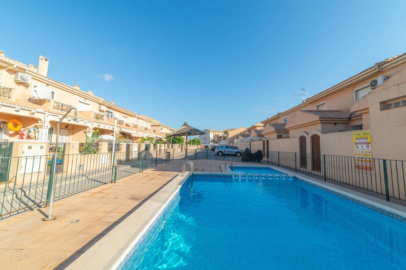 3 soveværelse Rækkehus til salg i Santiago de la Ribera med swimmingpool - € 178.500 (Ref: 9236828)