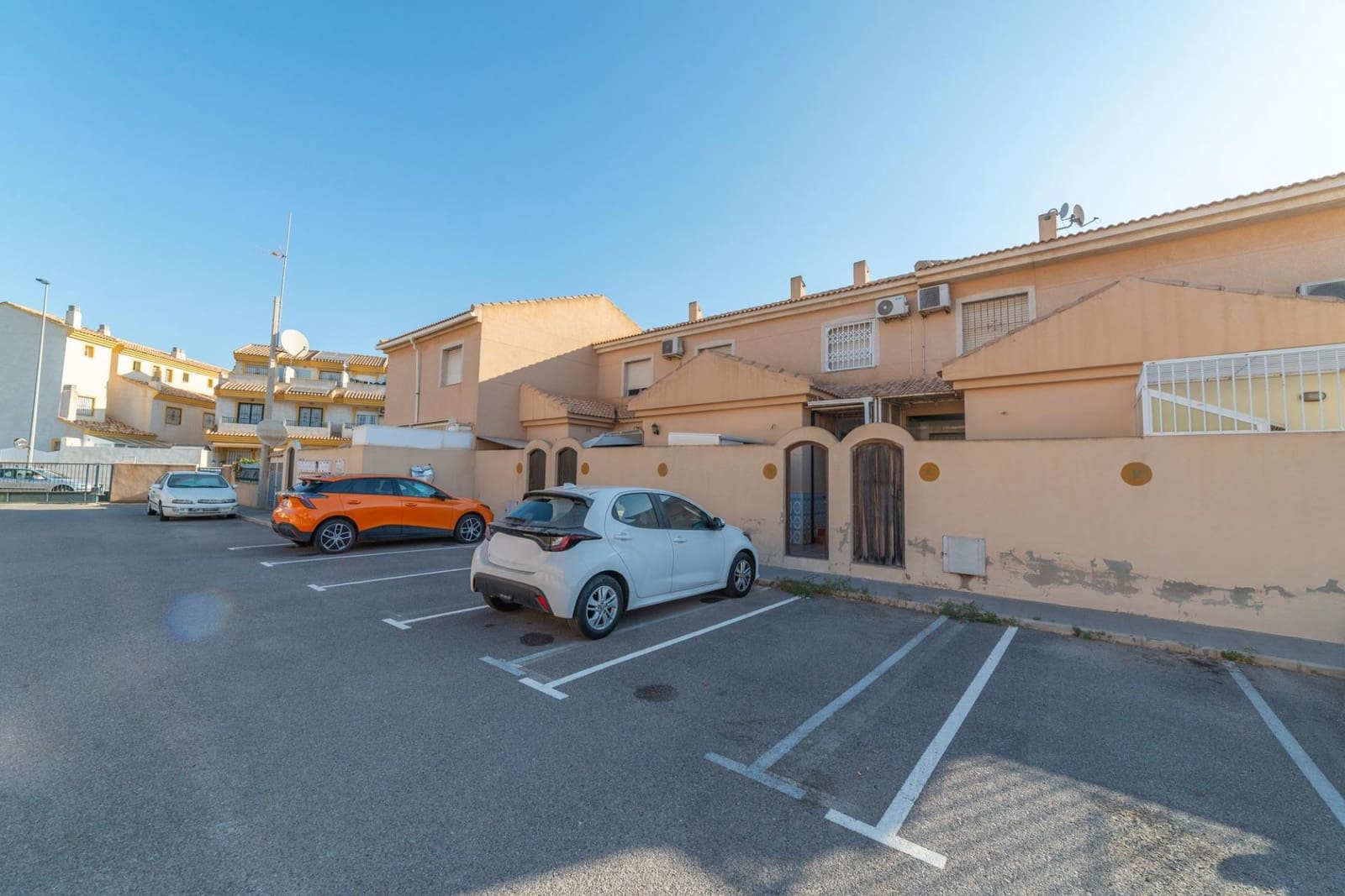 3 soveværelse Rækkehus til salg i Santiago de la Ribera med swimmingpool - € 178.500 (Ref: 9236828)