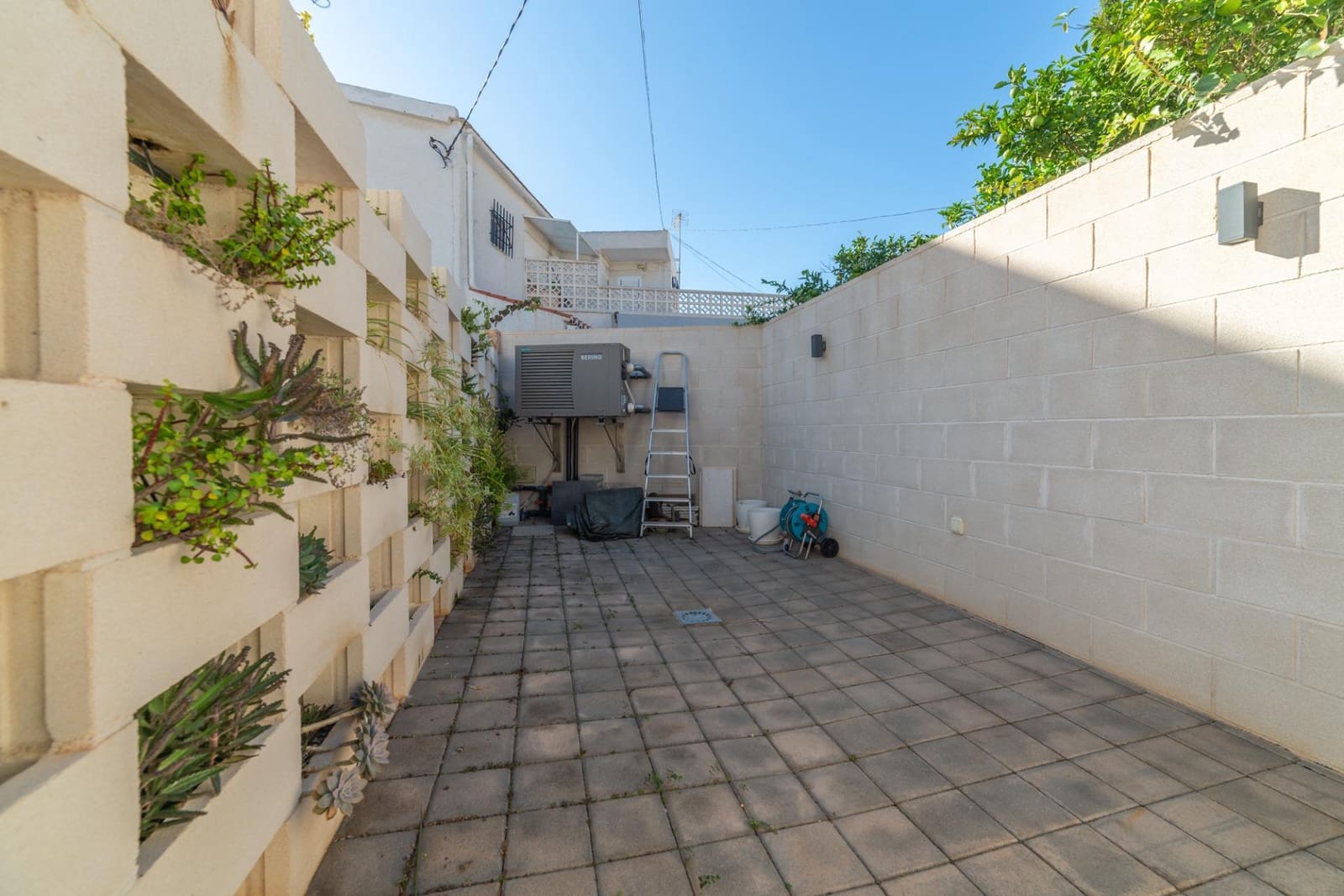 4 makuuhuone Huvila myytävänä paikassa Santiago de la Ribera mukana uima-altaan 
autotalli - 569 000 € (Ref: 9282114)