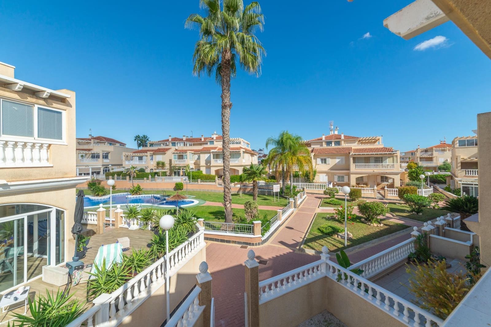 3 makuuhuone Paritalo myytävänä paikassa Orihuela Costa mukana uima-altaan - 265 000 € (Ref: 9344705)