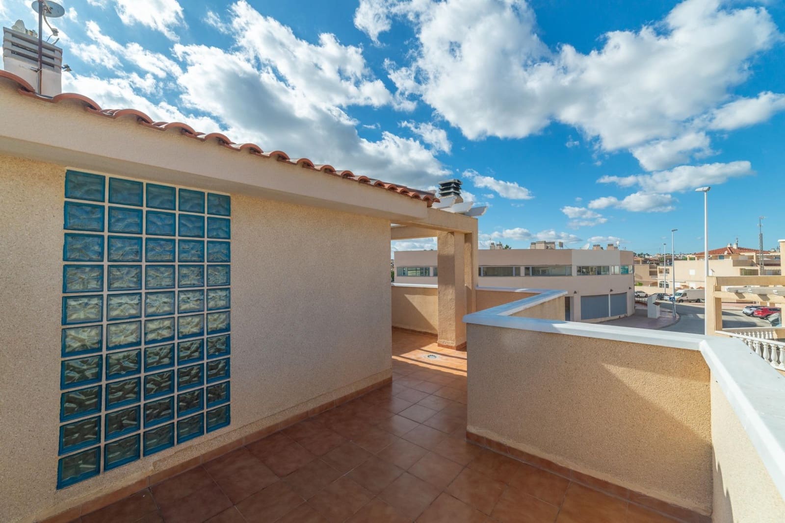 3 makuuhuone Paritalo myytävänä paikassa Orihuela Costa mukana uima-altaan - 265 000 € (Ref: 9344705)