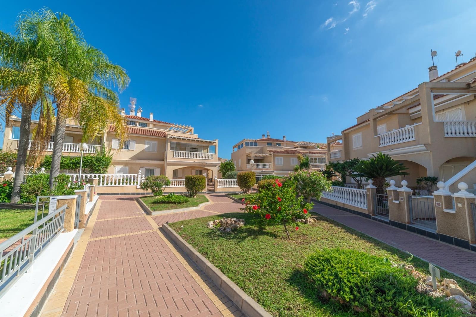 3 makuuhuone Paritalo myytävänä paikassa Orihuela Costa mukana uima-altaan - 265 000 € (Ref: 9344705)