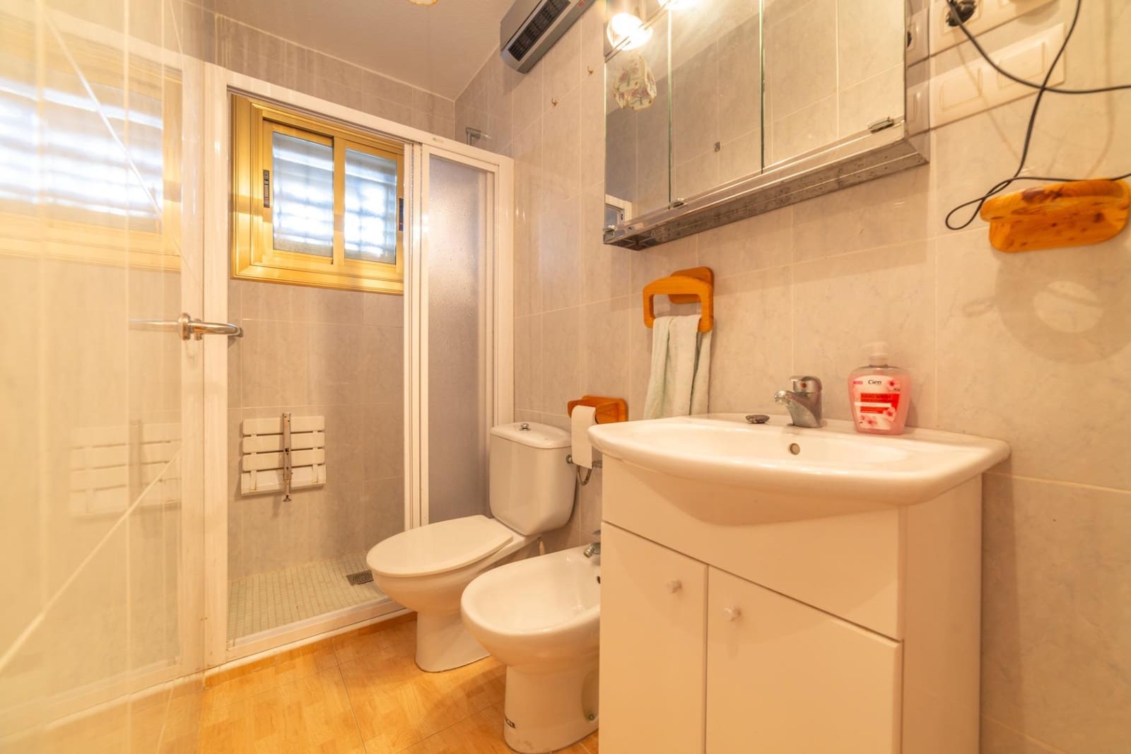 4 slaapkamer Rijtjeshuis te koop in Los Cuarteros met garage - € 183.500 (Ref: 9431229)