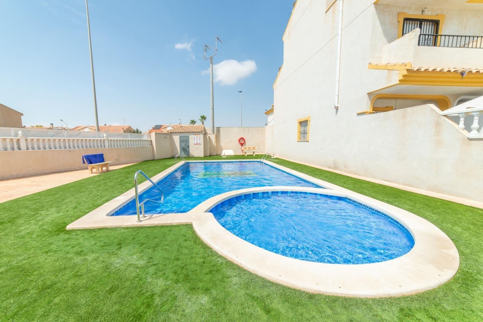 3 soveværelse Rækkehus til salg i Santiago de la Ribera med swimmingpool - € 159.000 (Ref: 9440024)