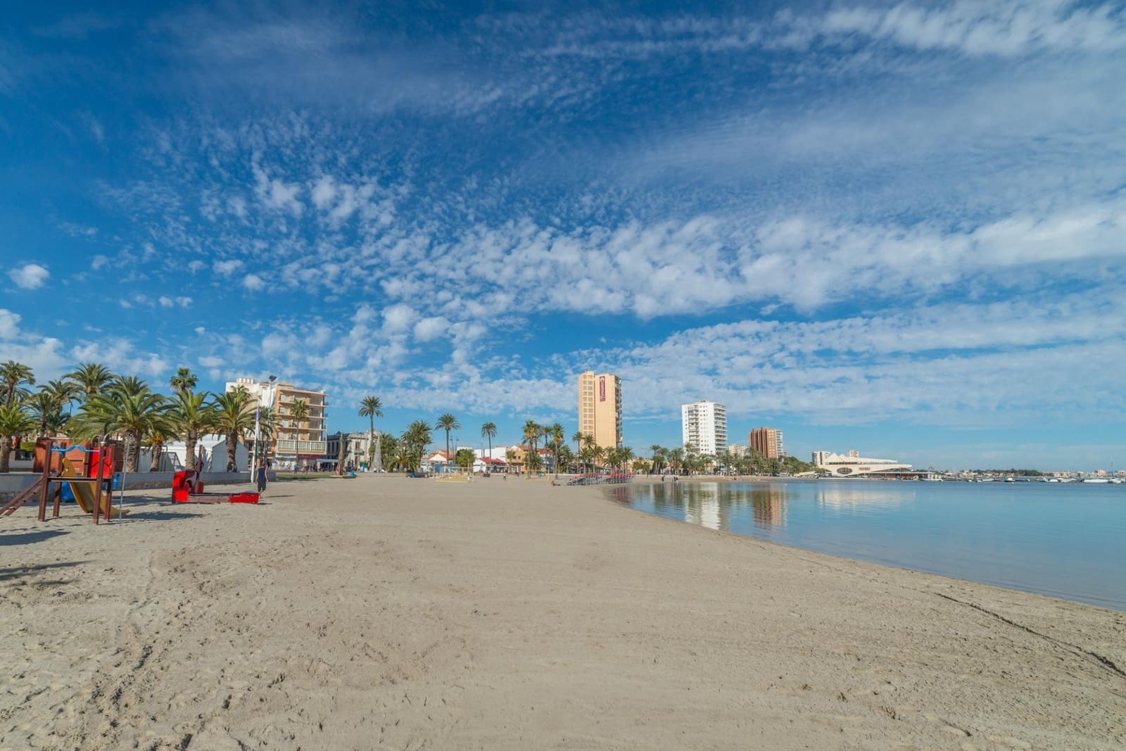 3 soveværelse Rækkehus til salg i Santiago de la Ribera med swimmingpool - € 159.000 (Ref: 9440024)