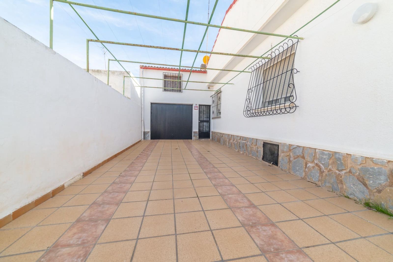 4 bedroom Villa for sale in San Javier with garage - € 439,000 (Ref: 9599482)