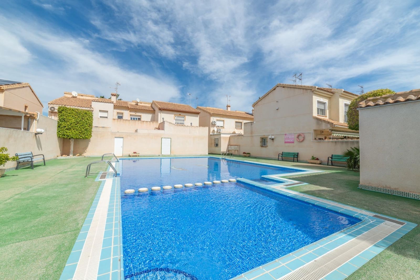 Casa de 4 habitaciones en Santiago de la Ribera en venta con piscina - 290.000 € (Ref: 9695275)