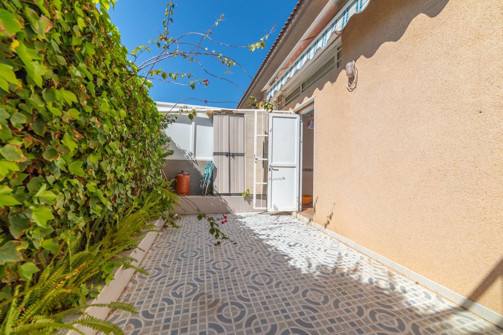 3 slaapkamer Halfvrijstaande villa te koop in Los Cuarteros - € 179.900 (Ref: 9735529)