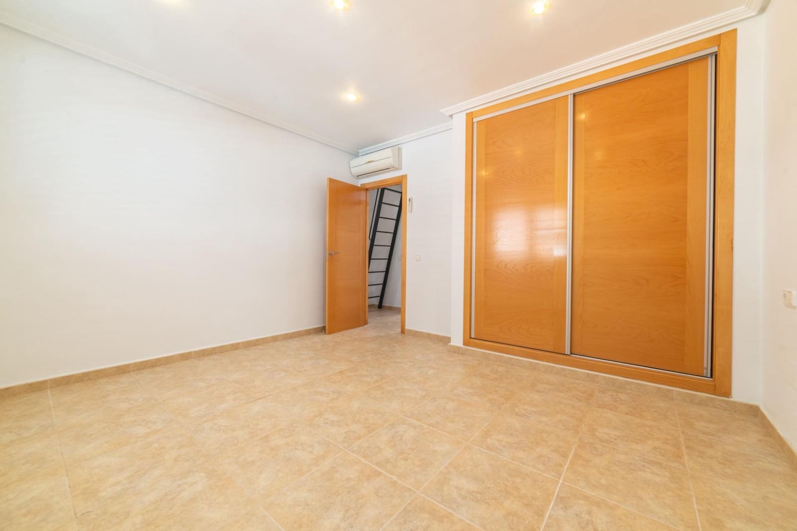4 quarto Moradia em Banda para venda em Santiago de la Ribera - 280 000 € (Ref: 9738491)