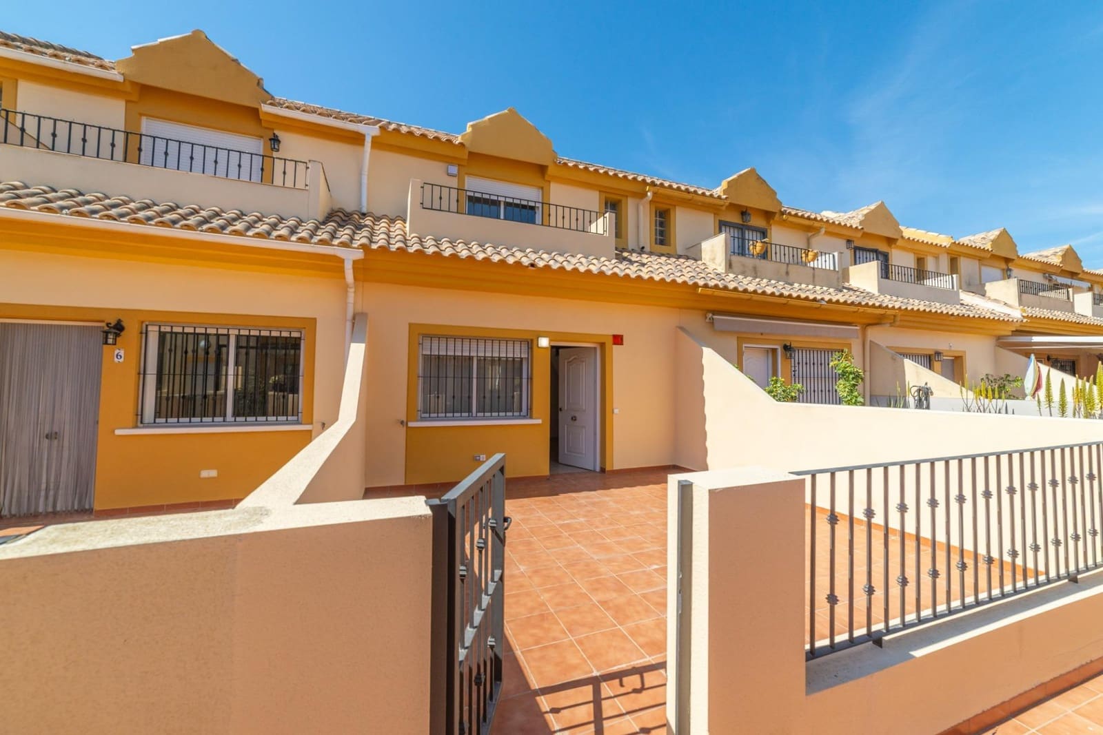 3 soveværelse Rækkehus til salg i Santiago de la Ribera med swimmingpool - € 168.000 (Ref: 9783075)
