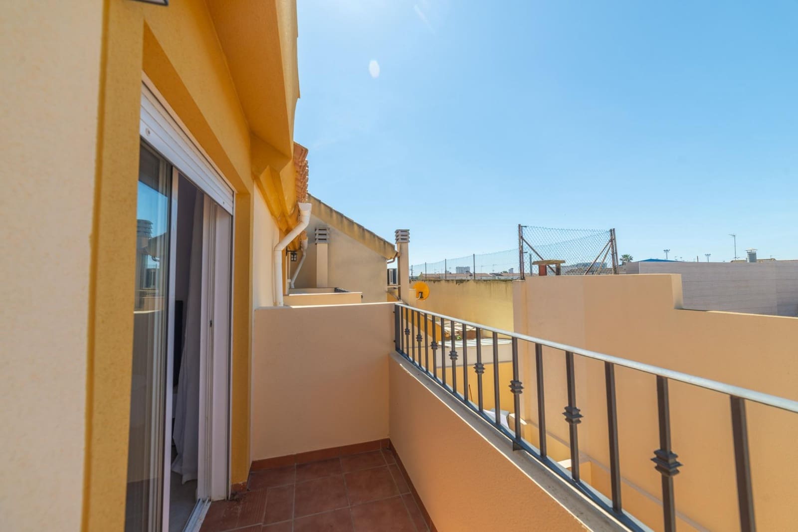 3 soveværelse Rækkehus til salg i Santiago de la Ribera med swimmingpool - € 168.000 (Ref: 9783075)