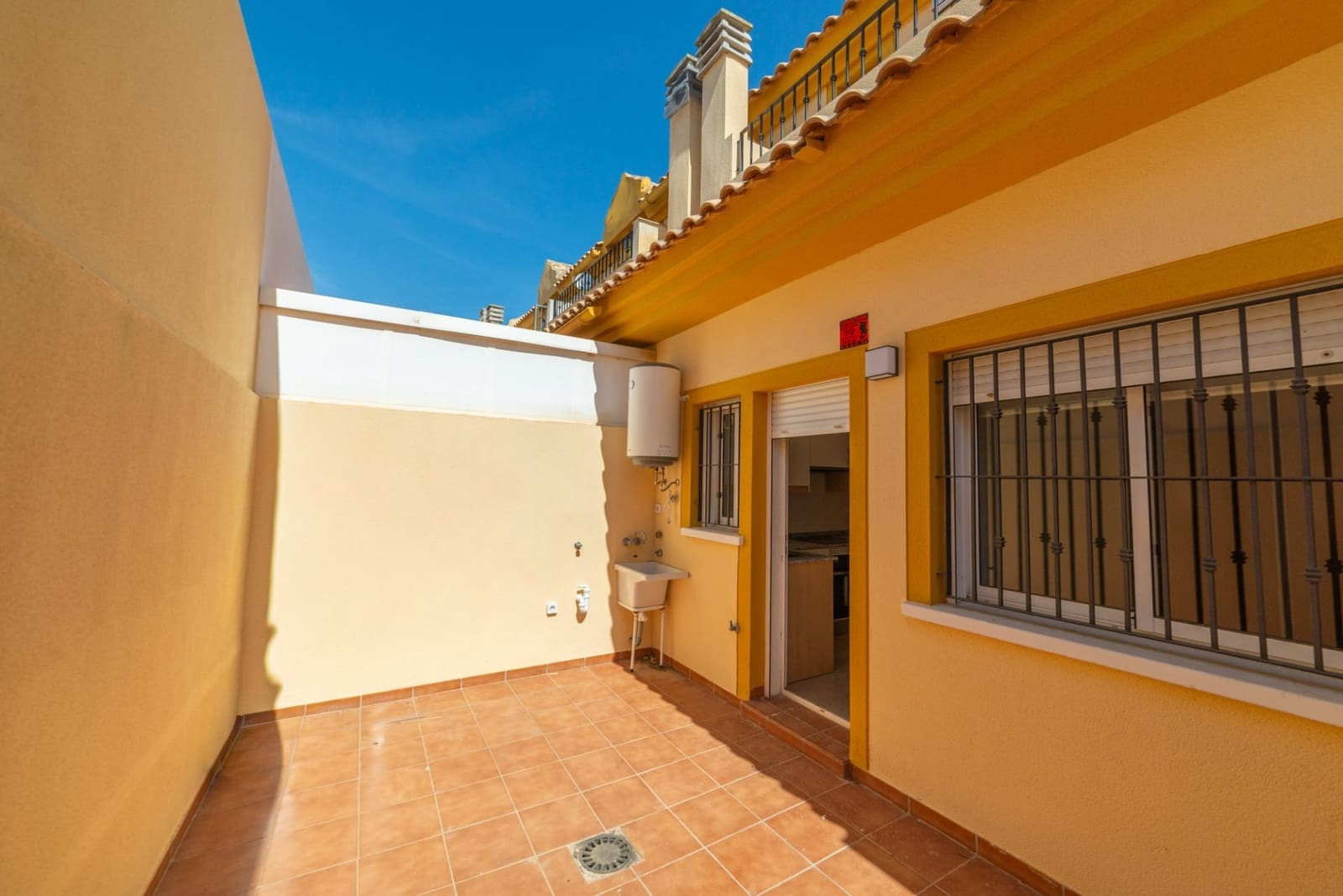 3 soveværelse Rækkehus til salg i Santiago de la Ribera med swimmingpool - € 168.000 (Ref: 9783075)