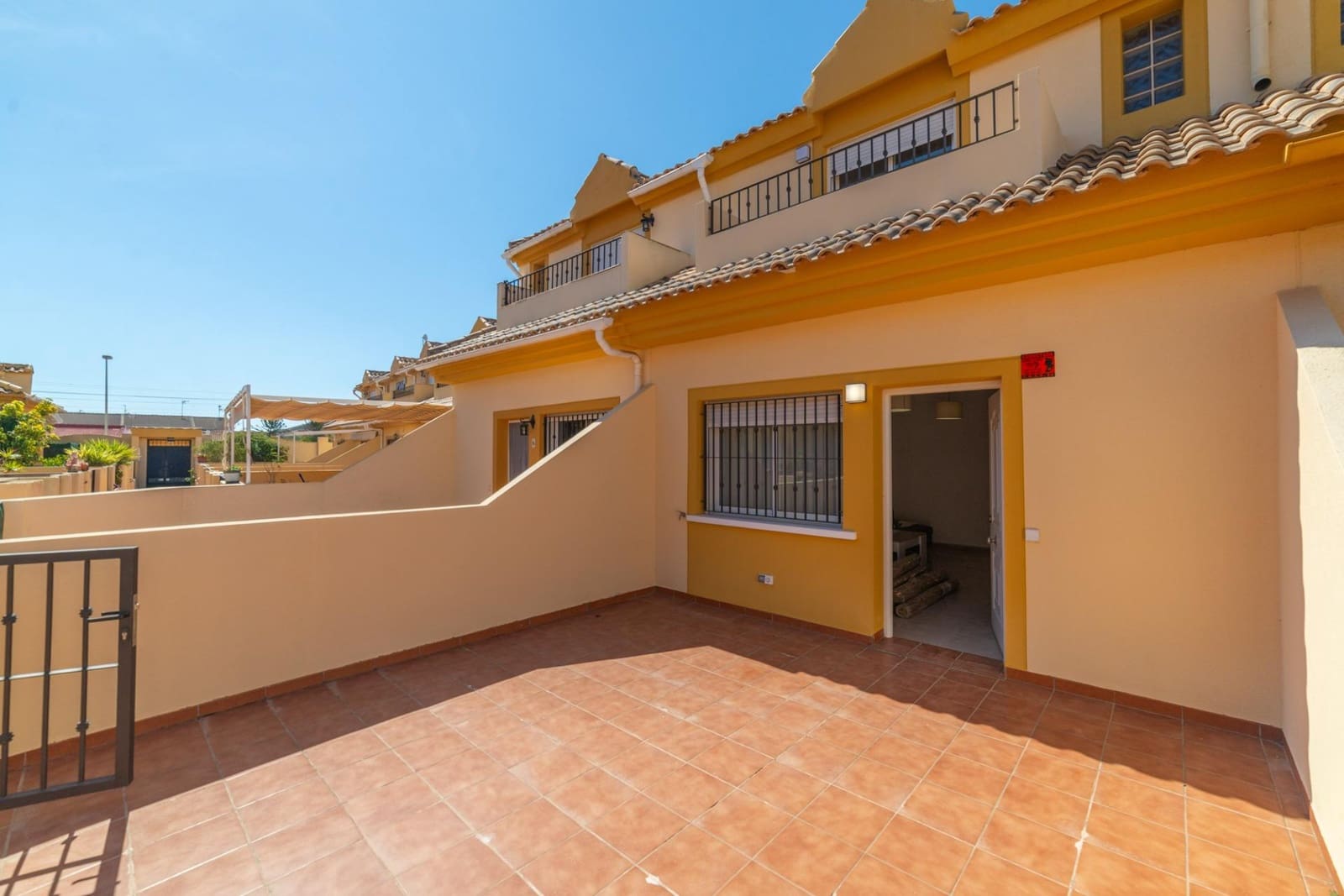 3 soveværelse Rækkehus til salg i Santiago de la Ribera med swimmingpool - € 168.000 (Ref: 9783075)