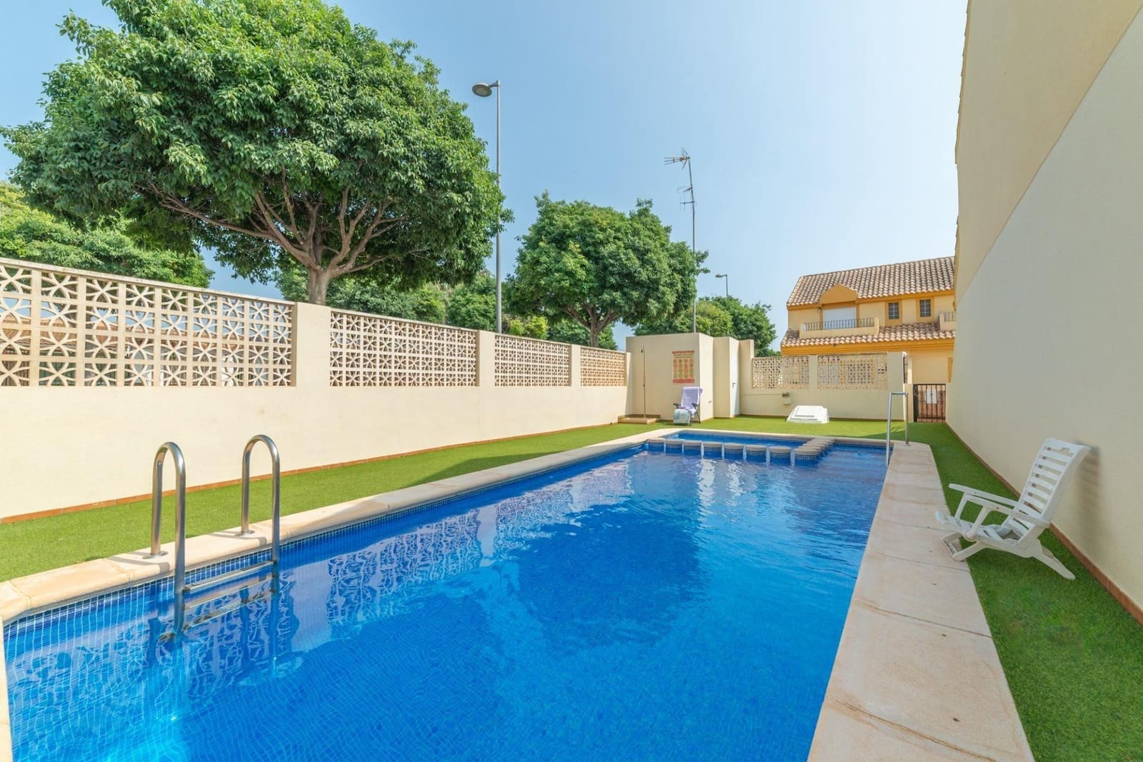 3 soveværelse Rækkehus til salg i Santiago de la Ribera med swimmingpool - € 168.000 (Ref: 9783075)