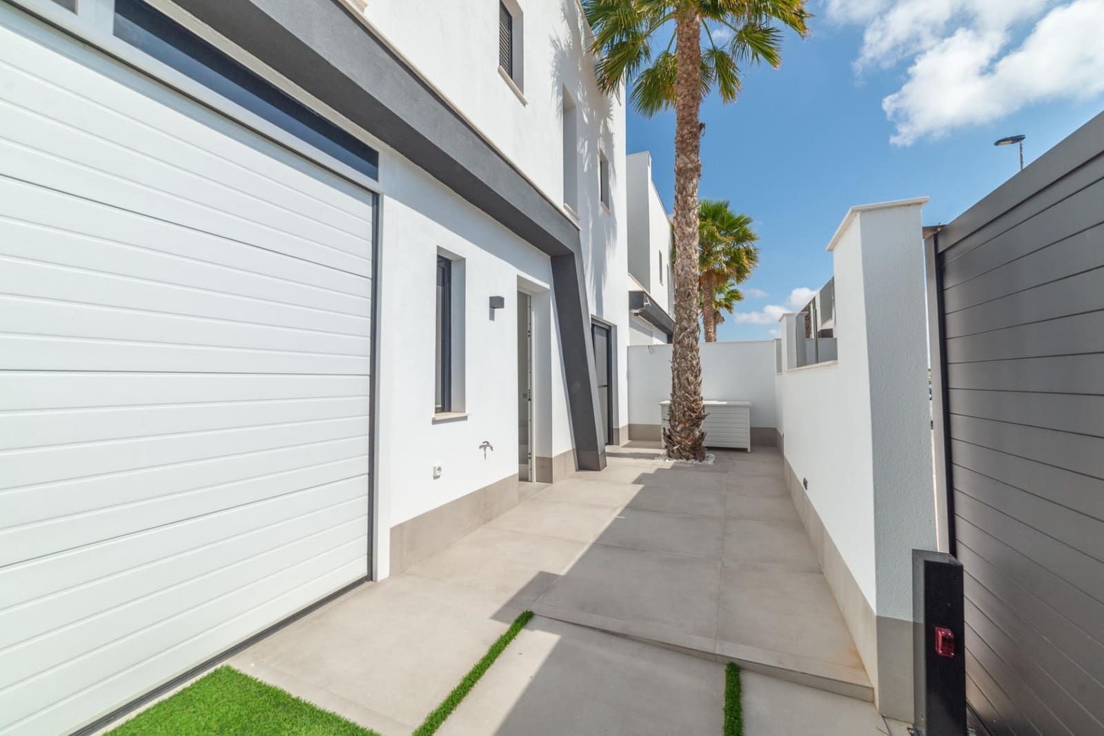 3 makuuhuone Huvila myytävänä paikassa Santiago de la Ribera mukana uima-altaan 
autotalli - 599 000 € (Ref: 9804251)