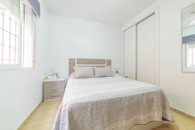 Adosado de 4 habitaciones en San Pedro del Pinatar en venta con garaje - 279.900 € (Ref: 9804252)