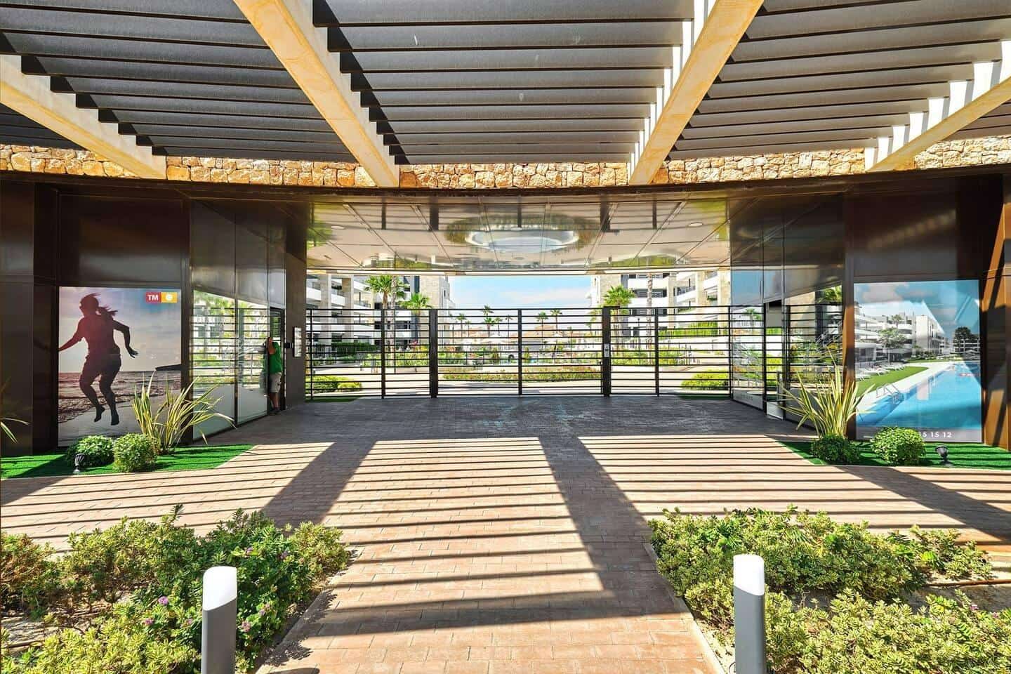 3 sypialnia Apartament na sprzedaż w Playa Flamenca z basenem - 489 000 € (Ref: 9833603)