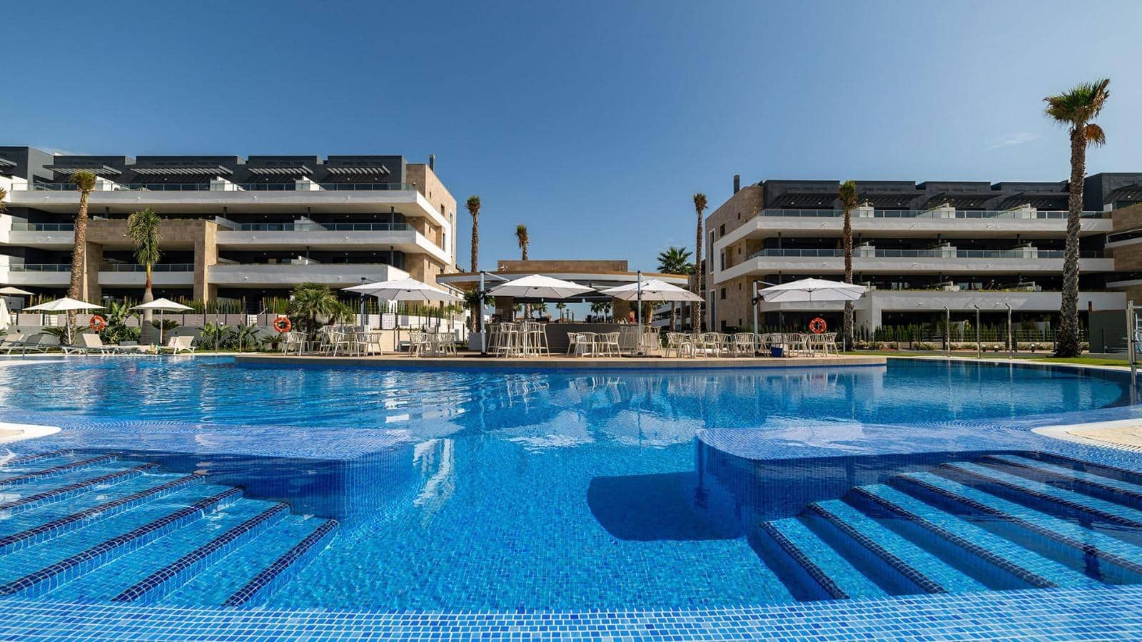 3 sypialnia Apartament na sprzedaż w Playa Flamenca z basenem - 489 000 € (Ref: 9833603)