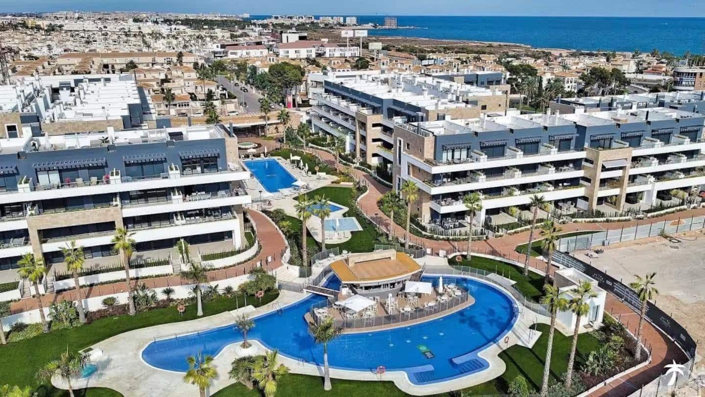 3 sypialnia Apartament na sprzedaż w Playa Flamenca z basenem - 489 000 € (Ref: 9833603)