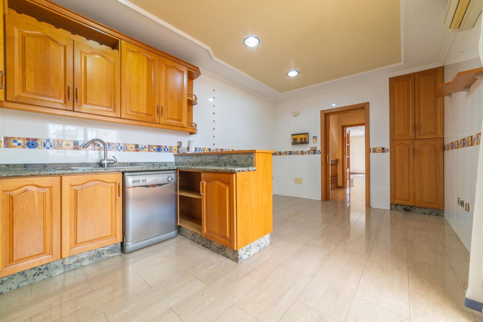3 bedroom Semi-detached Villa for sale in San Javier with garage - € 342,000 (Ref: 9942462)