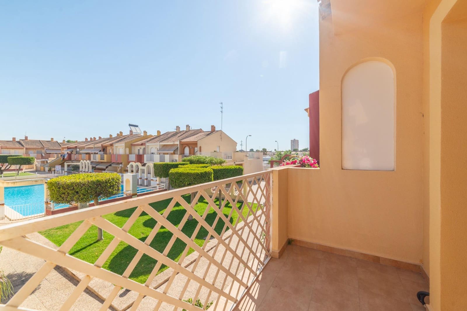 2 soverom Rekkehus til salgs i Santiago de la Ribera med svømmebasseng garasje - € 224 000 (Ref: 9955124)