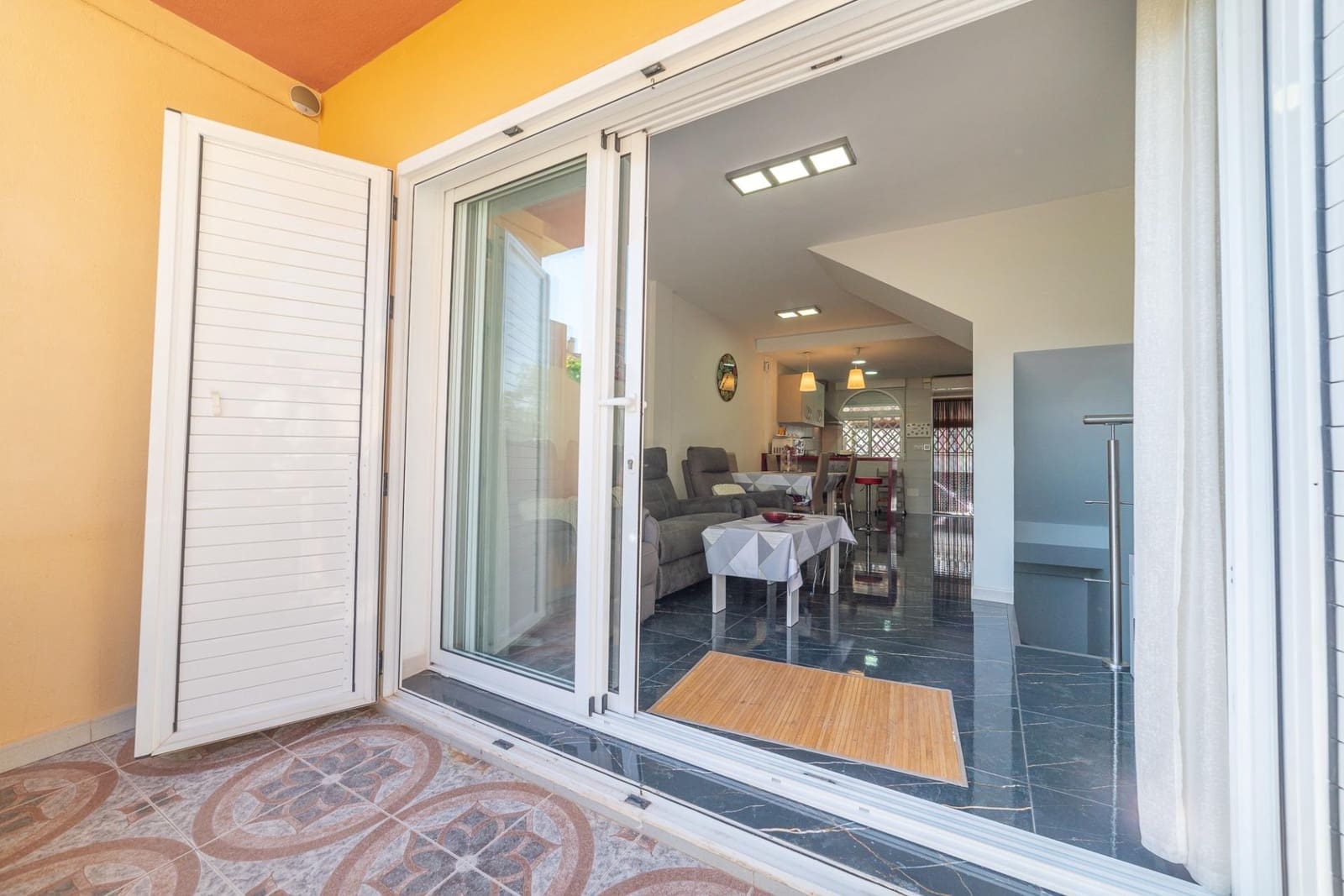 2 soverom Rekkehus til salgs i Santiago de la Ribera med svømmebasseng garasje - € 224 000 (Ref: 9955124)