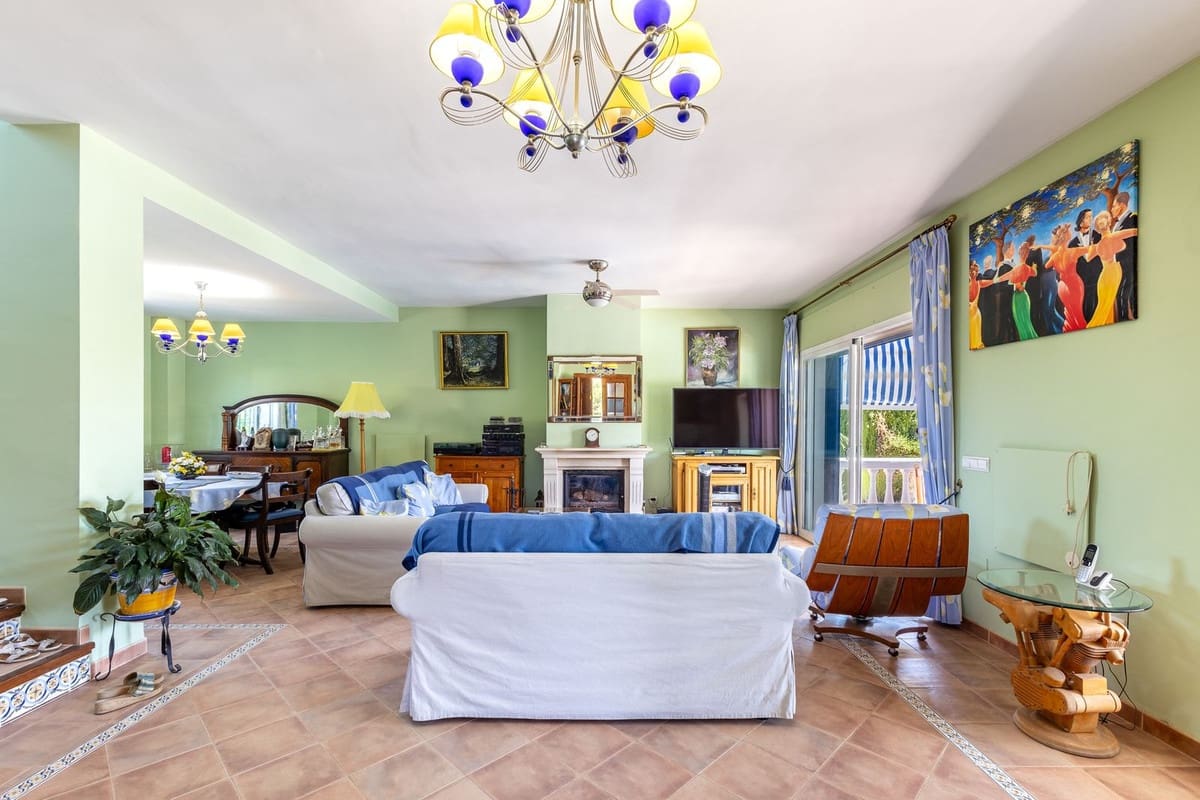 4 sovrum Villa till salu i Coin med pool garage - 745 000 € (Ref: 10009796)
