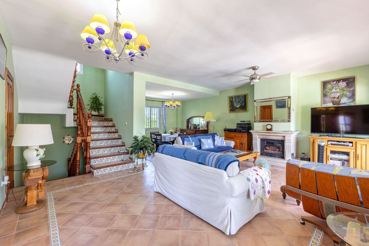 4 sovrum Villa till salu i Coin med pool garage - 745 000 € (Ref: 10009796)