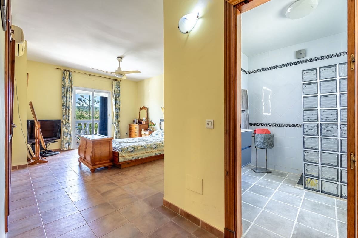 4 sovrum Villa till salu i Coin med pool garage - 745 000 € (Ref: 10009796)