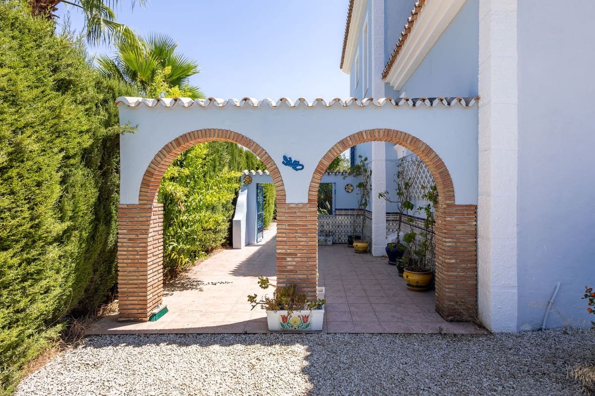 4 sovrum Villa till salu i Coin med pool garage - 745 000 € (Ref: 10009796)