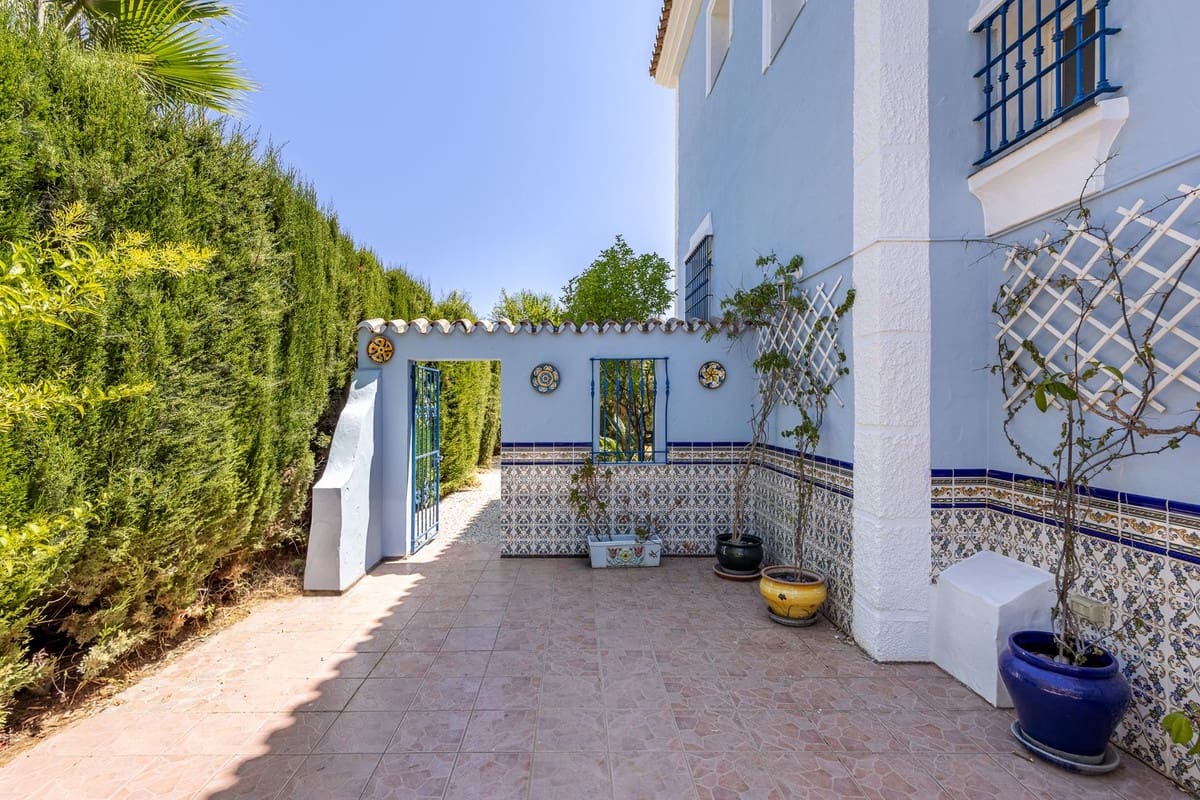 4 sovrum Villa till salu i Coin med pool garage - 745 000 € (Ref: 10009796)